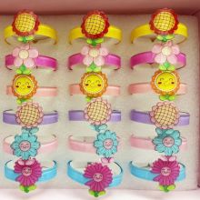 Set vòng tay cho bé gái kèm họa tiết hoa và mặt trời lấp lánh đáng yêu